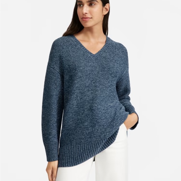 Everlane Sweaters - Everlane The Link-Stitch V-Neck sweater.